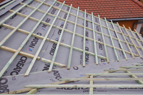 Dlaczego warstwa wstępnego krycia dachu jest bardzo ważnym elementem podczas budowy dachu